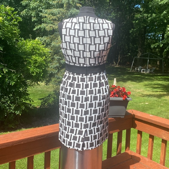 NWOT Tahari Black&White Dress, see measurements in photos below - Picture 3 of 10